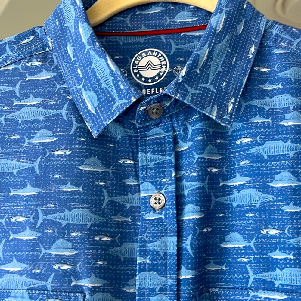 Mens S Flag & Anthem short sleeve fish shirt. Madeflex, moisture wicking, SPF